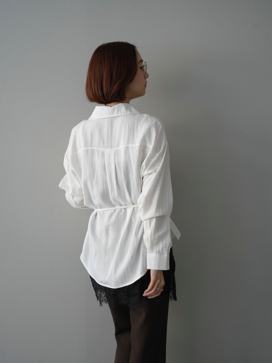 [SET]Vネック変形ラインシャツ+レーストリムキャミソール+センターシームフレアパンツ(3set)