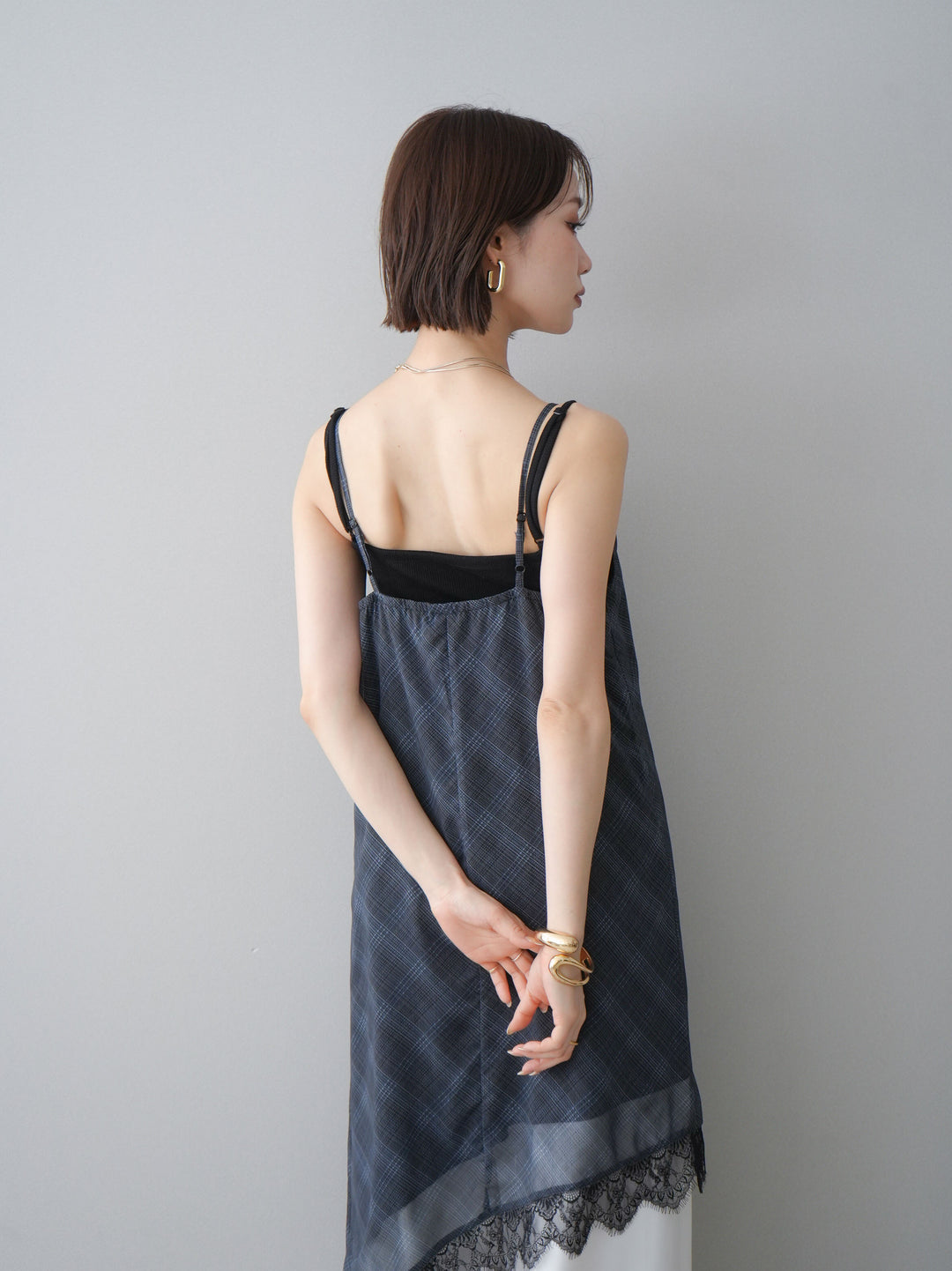 [予約]アシンメトリーチェック柄レースキャミソール/black
