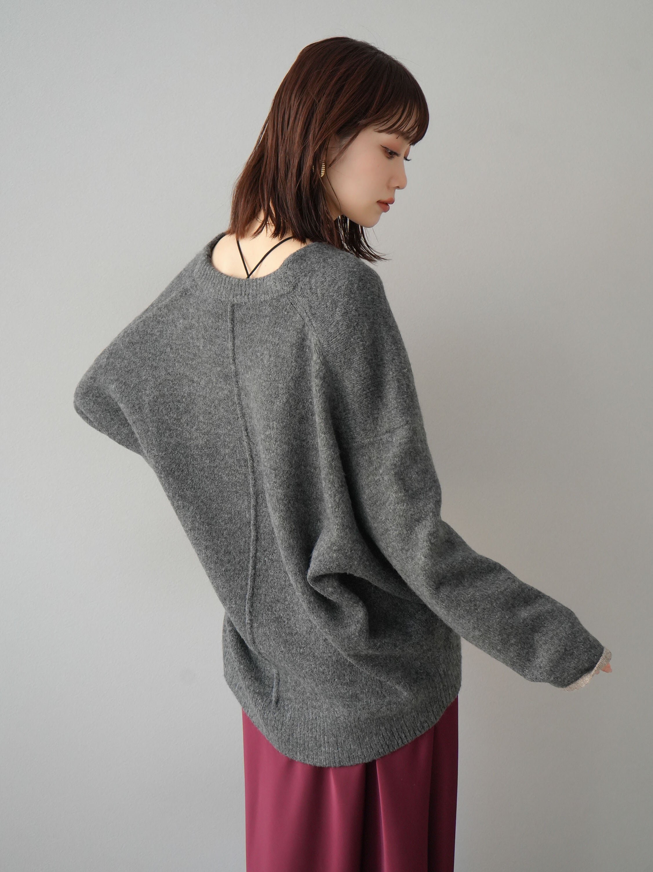 予約]Vネック配色スリーブニットプルオーバー/チャコール – Lumier