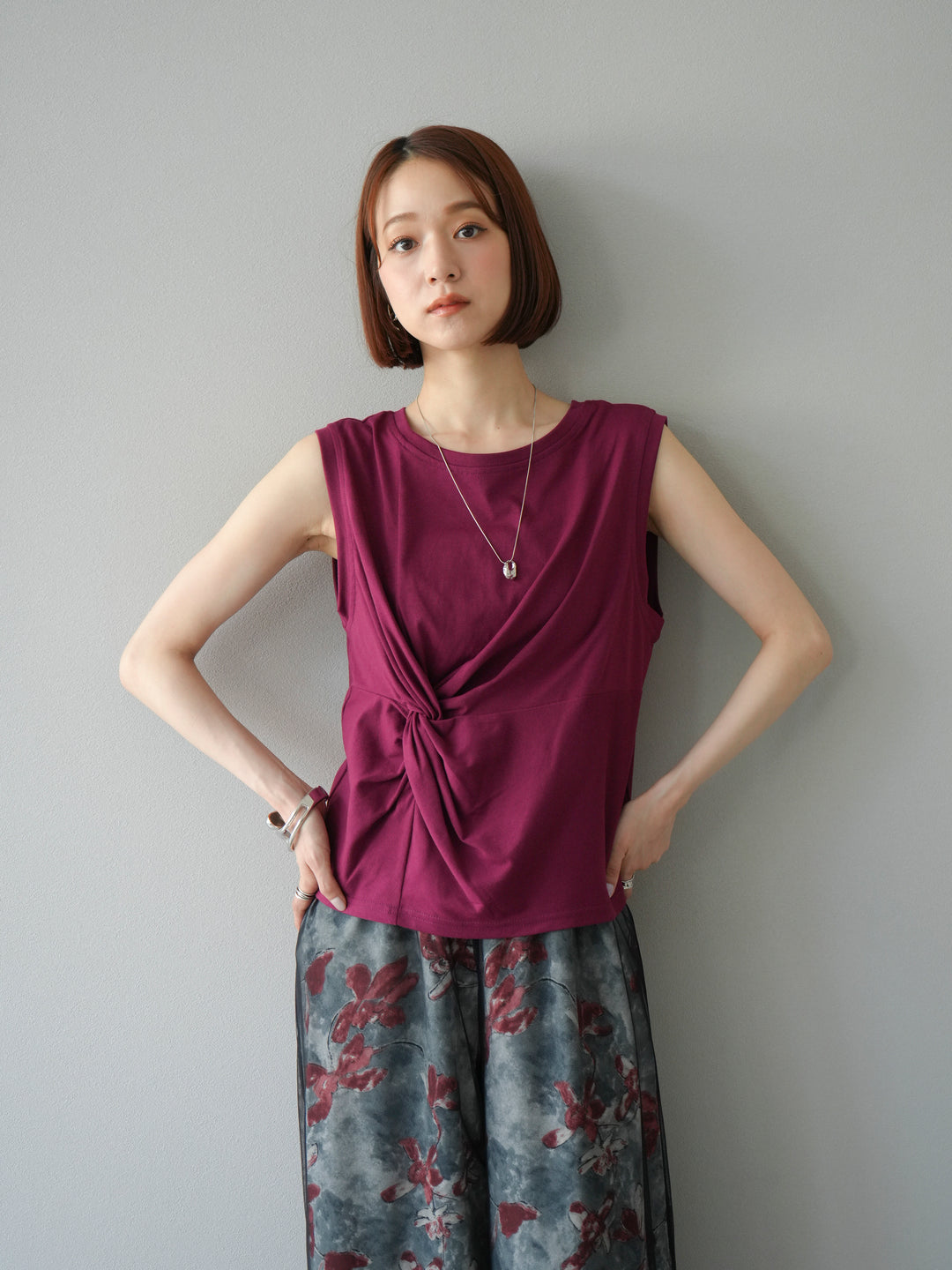 [予約]フロントツイストノースリーカットソー/ボルドー