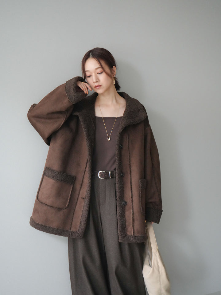 [SET]スタンドネックフェイクムートンミディアムコート+カップ付きバッククロスキャミソール(2set)