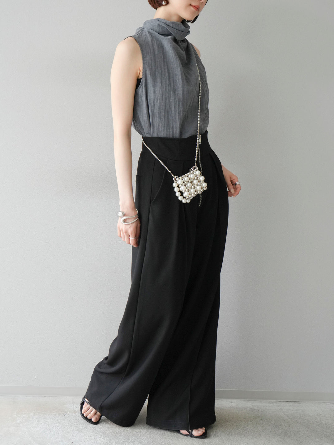 [SET] 後繫帶無袖上衣 + 拉鍊褶襉寬褲 (2 套)