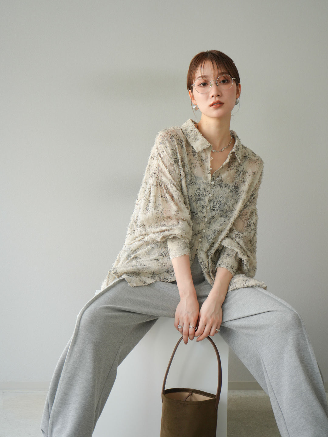 [予約]ニュアンスフリンジジャガードボリュームスリーブブラウス/ベージュ