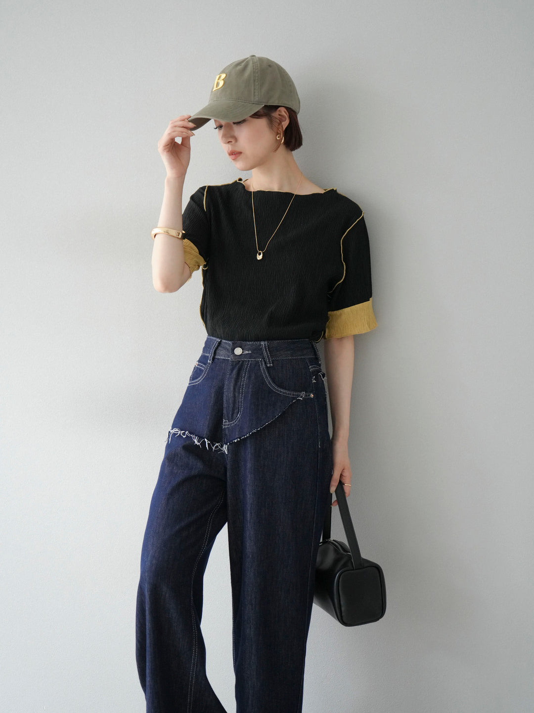 [SET] 百褶同色船領套頭衫 + 臀部設計牛仔褲（2 件組）