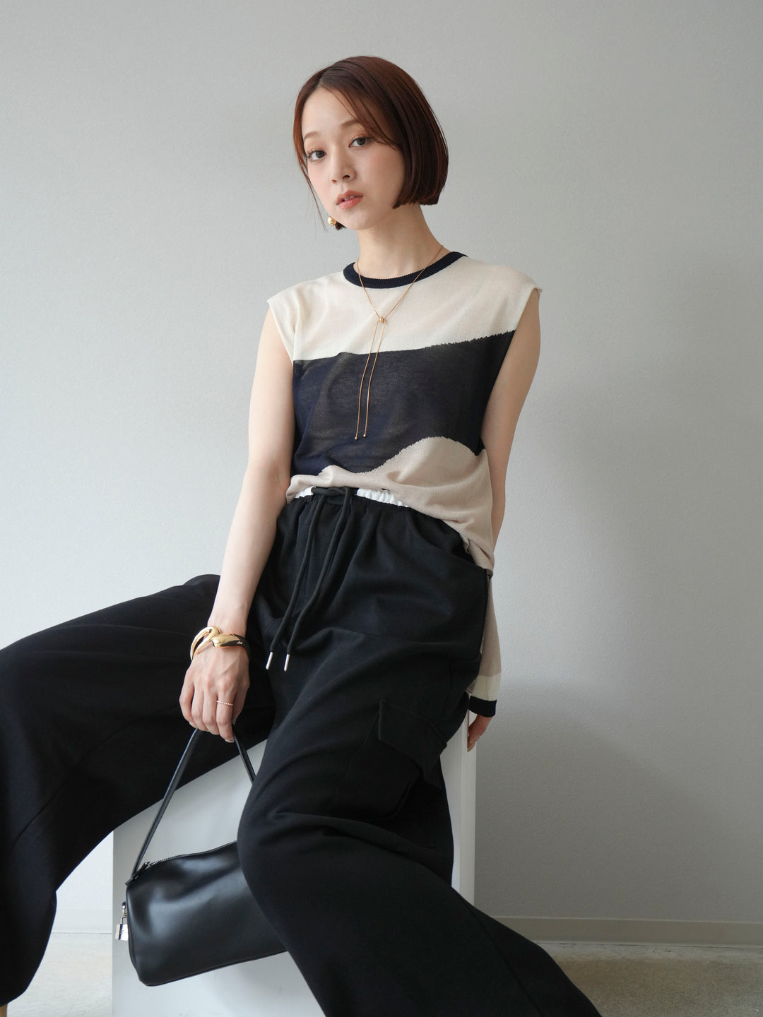 [SET]バイカラーシアーニットノースリーブ+ウエストラインサイドポケットスウェットパンツ(2set)