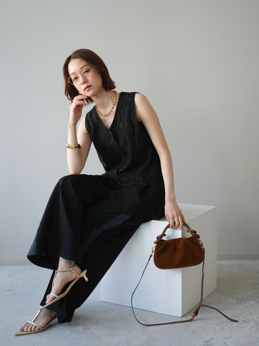 [予約]アシンメトリーレースプリーツベスト/black