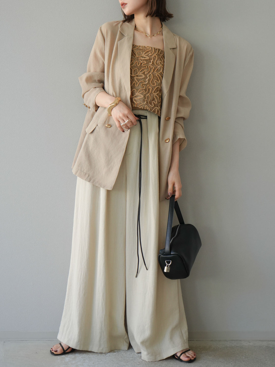 [SET] 金色扣環透視外套 + 滾邊花朵透視天鵝絨吊帶背心 + 繩紋腰帶麻感寬褲 (3 件套)