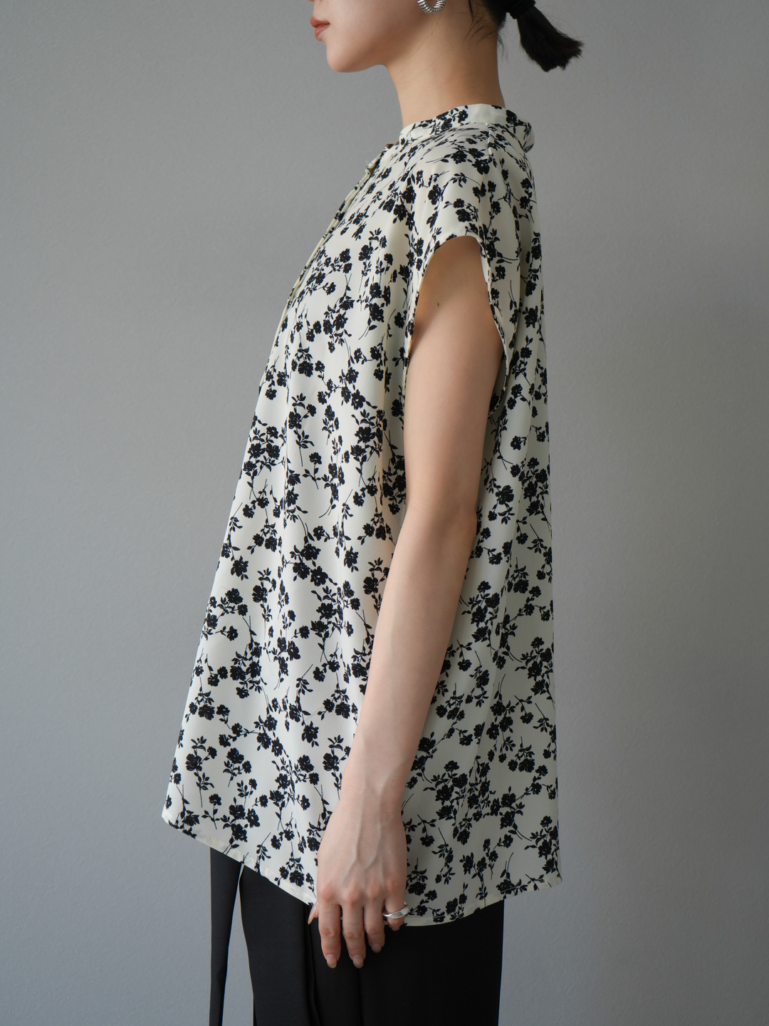 [SET]フラワープリントフレンチスリーブブラウス+フラワープリントタックIラインスカート(2set)