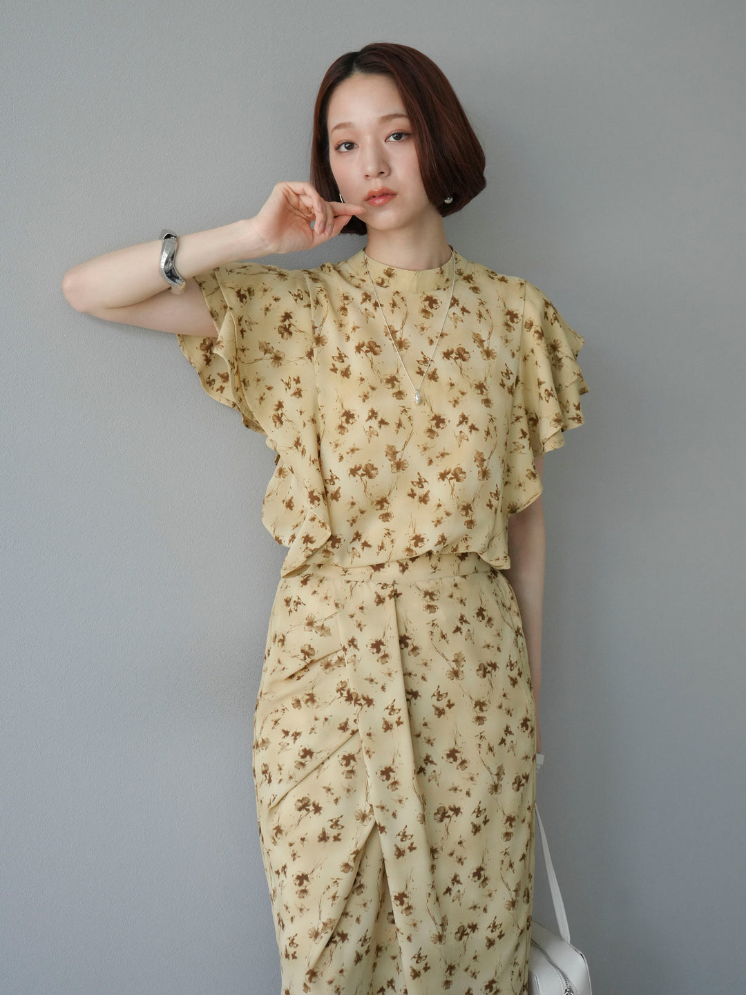 [予約]フラワーモチーフラッフルスリーブブラウス/ベージュ