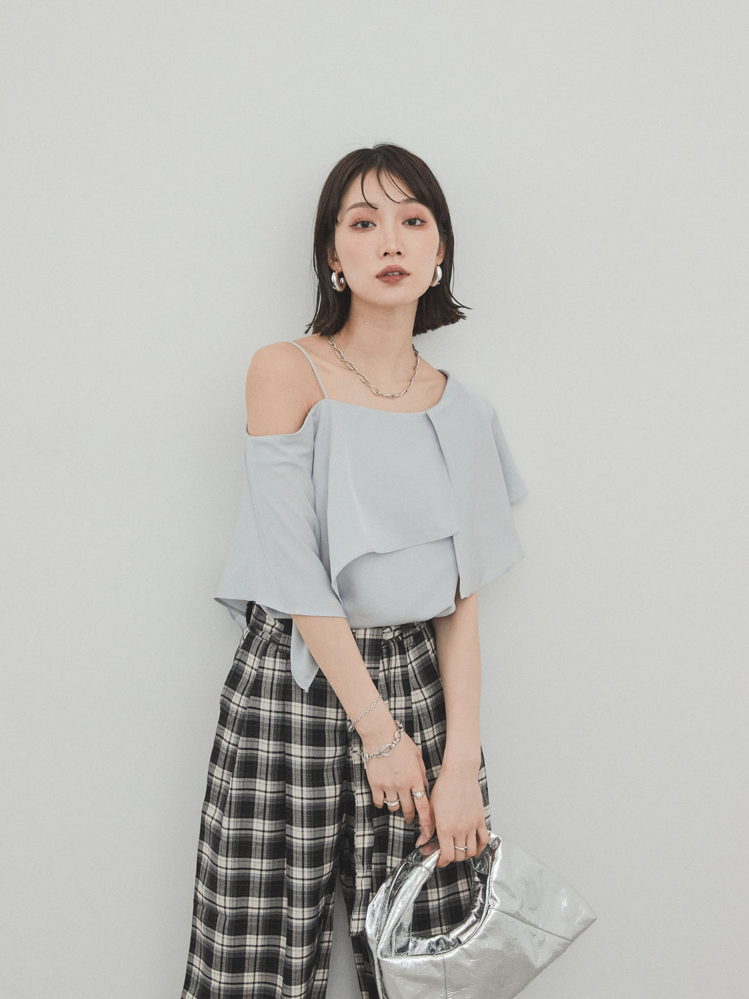 [SET]ワンショルラッフルブラウス+チェック柄ワイドパンツ(2set)