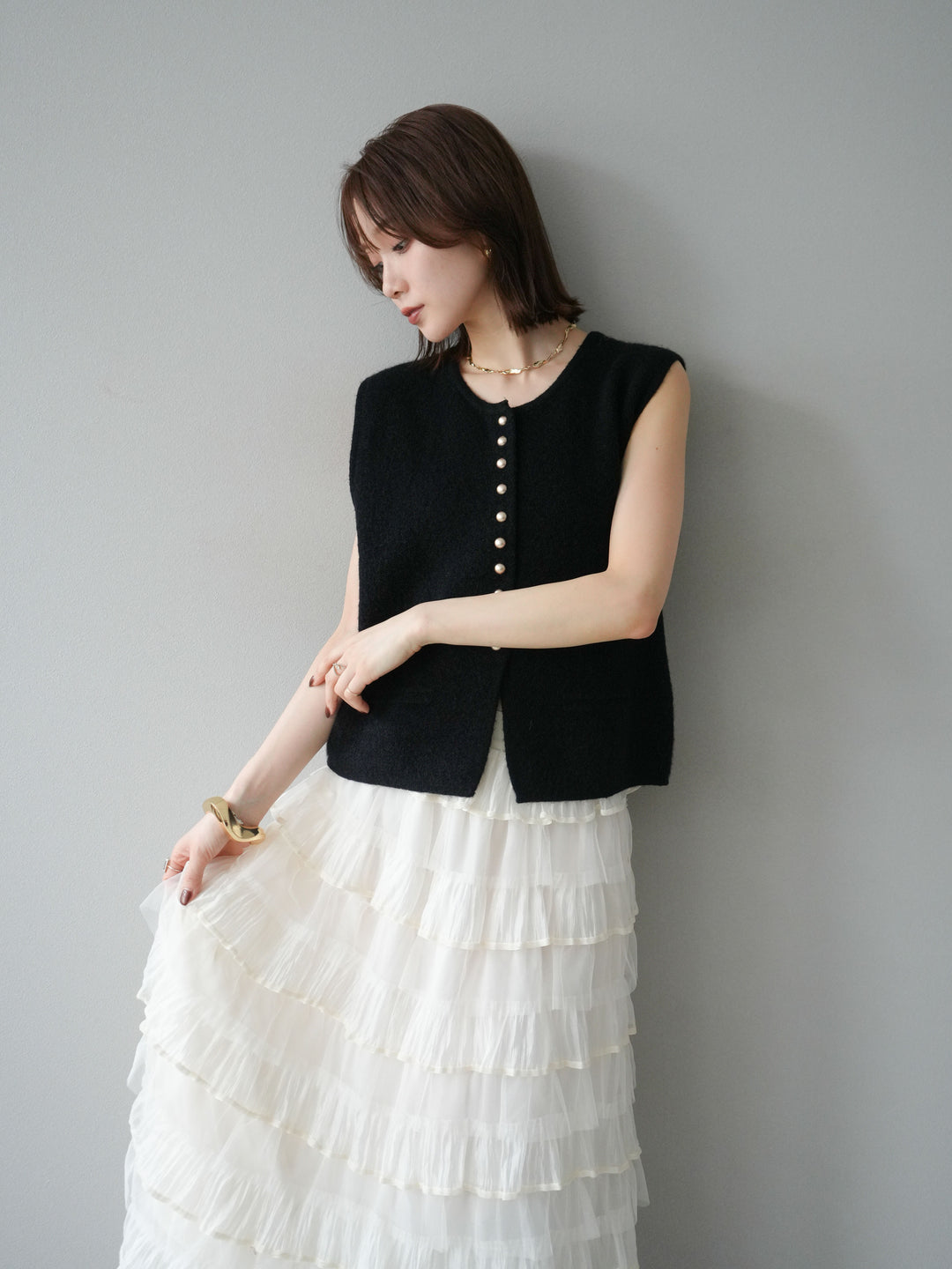 [予約]ゴールドボタンコンパクトニットベスト/ブラック