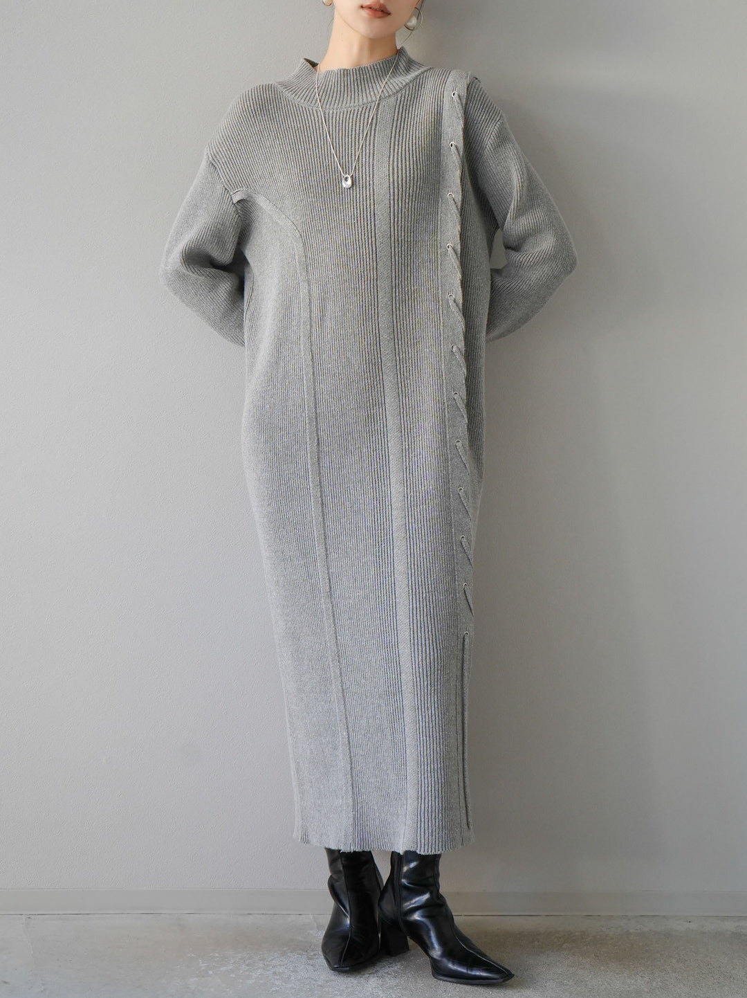 [SET] 不對稱繫帶高領針織連身裙 + 可選飾品套裝 (2套)