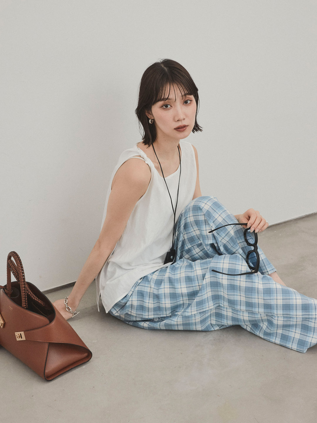 [SET] 扭紋無袖上衣配皮項鍊 + 扭紋無袖上衣配皮項鍊 (2件套)