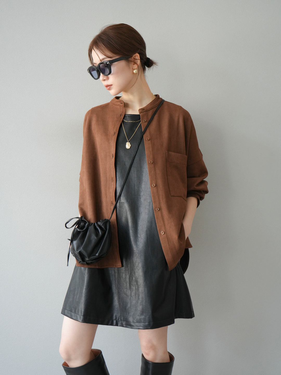 [SET] 麂皮立領外套襯衫 + 附單肩包皮革迷你連身裙（2 套）