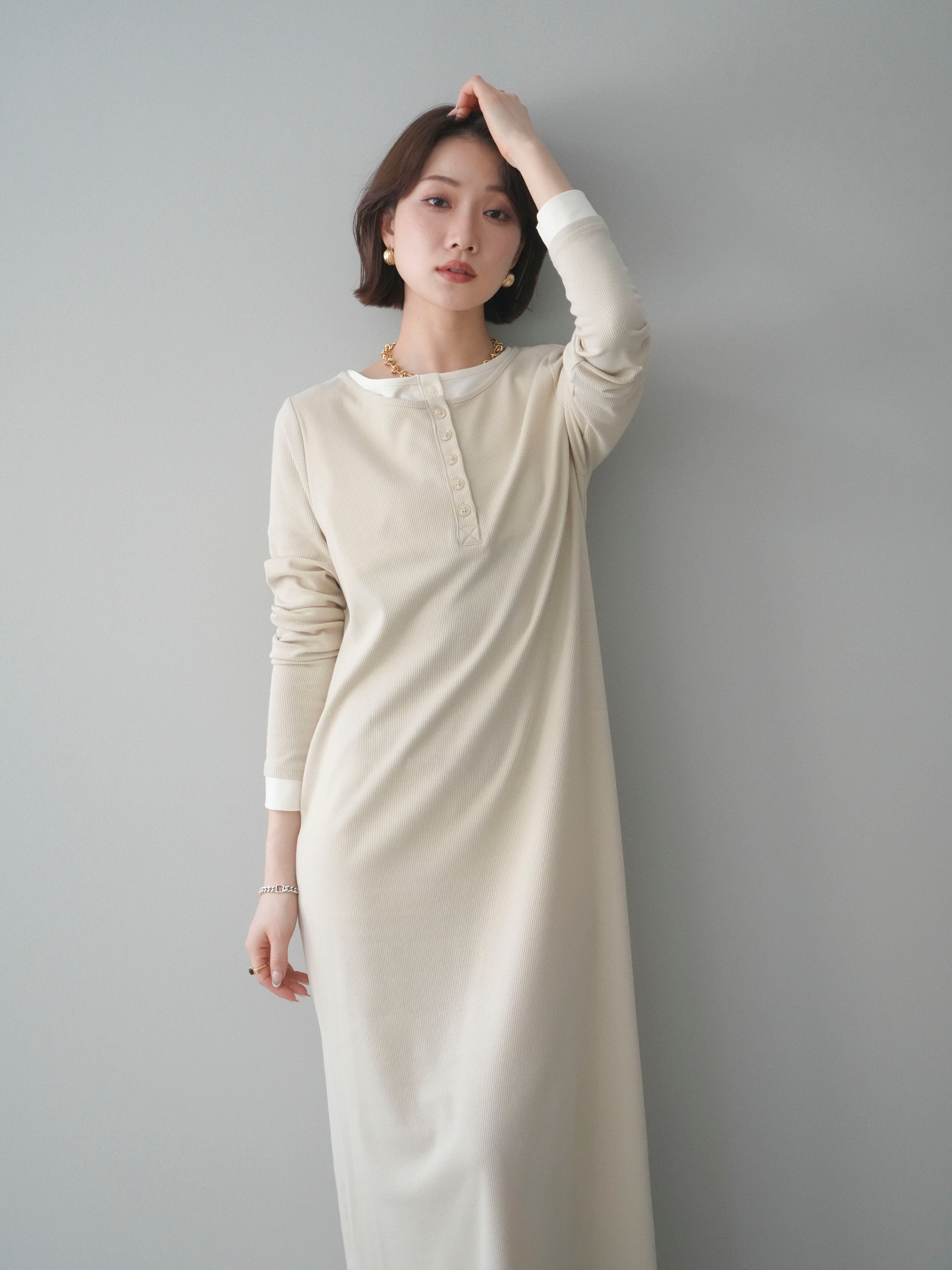 予約]配色レイヤードヘンリーネックカットリブワンピース/ivory – Lumier