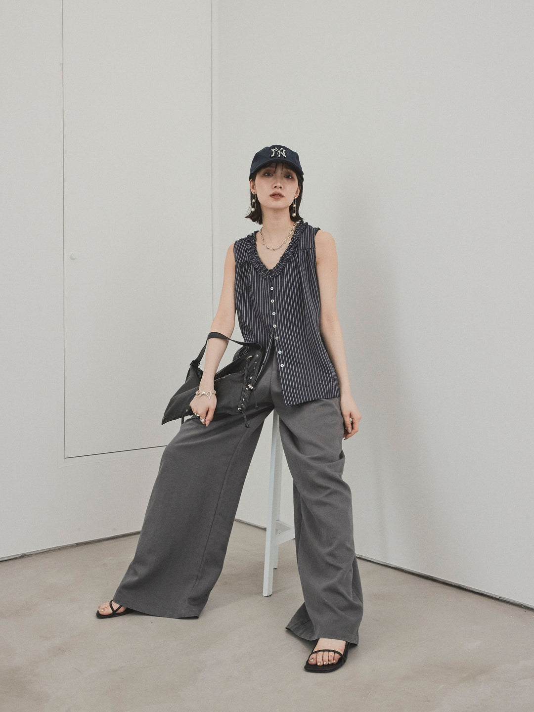 [SET] 條紋荷葉邊襯衫 + 亞麻觸感褶皺寬褲 (2 件套)