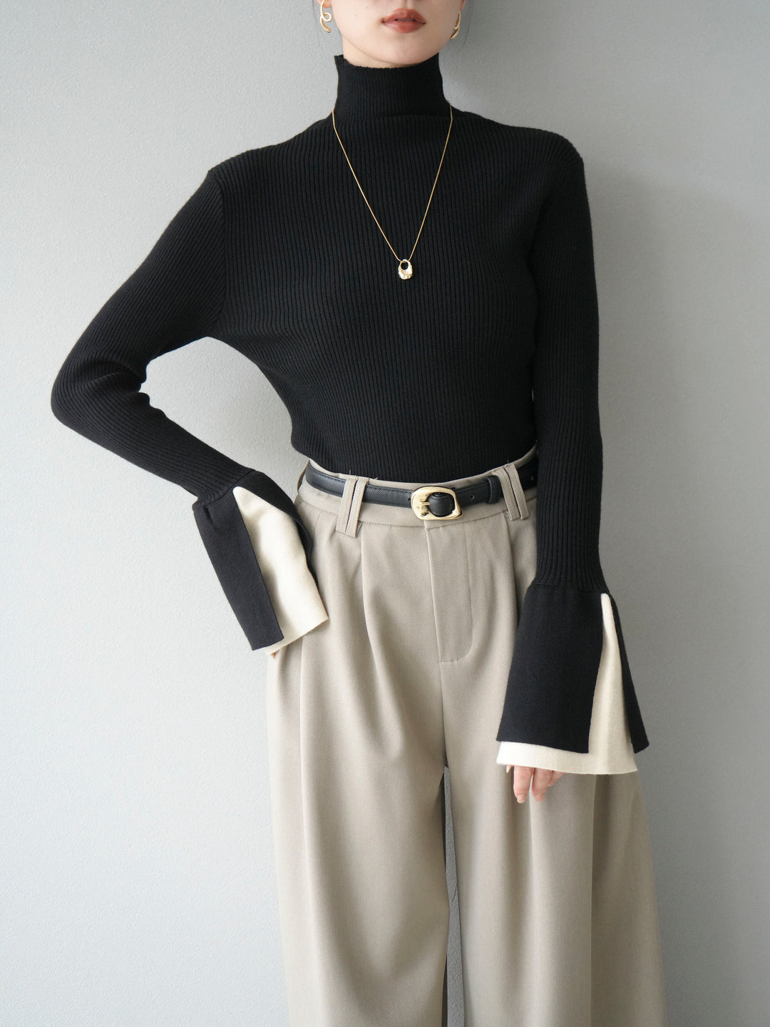 [SET] 疊層喇叭袖高領針織上衣 + 雙褶寬褲 (2 套)