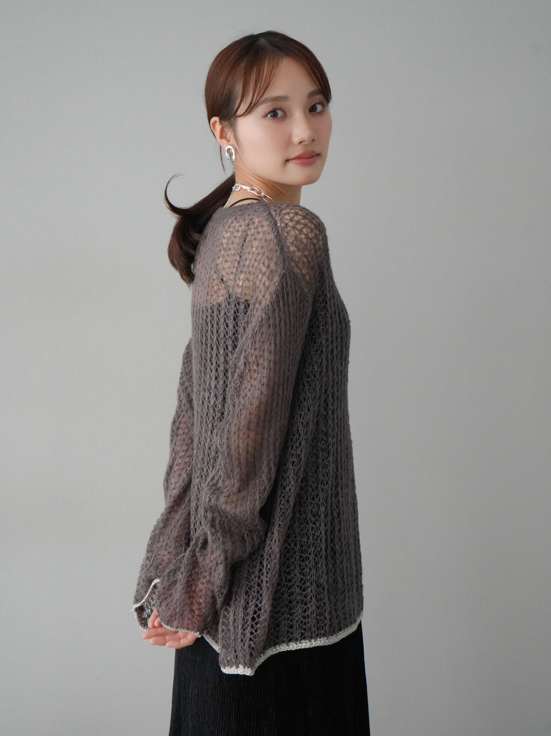 [予約]ラメ配色透かし編みニットプルオーバー/チャコール