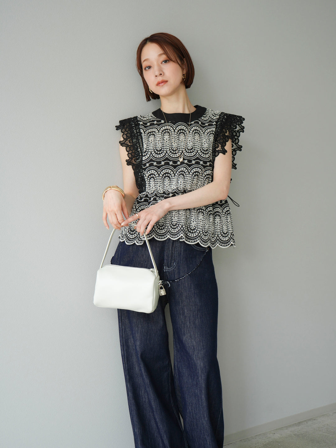 [SET] 扇貝刺繡蕾絲上衣 + 臀部設計牛仔褲 (2set)