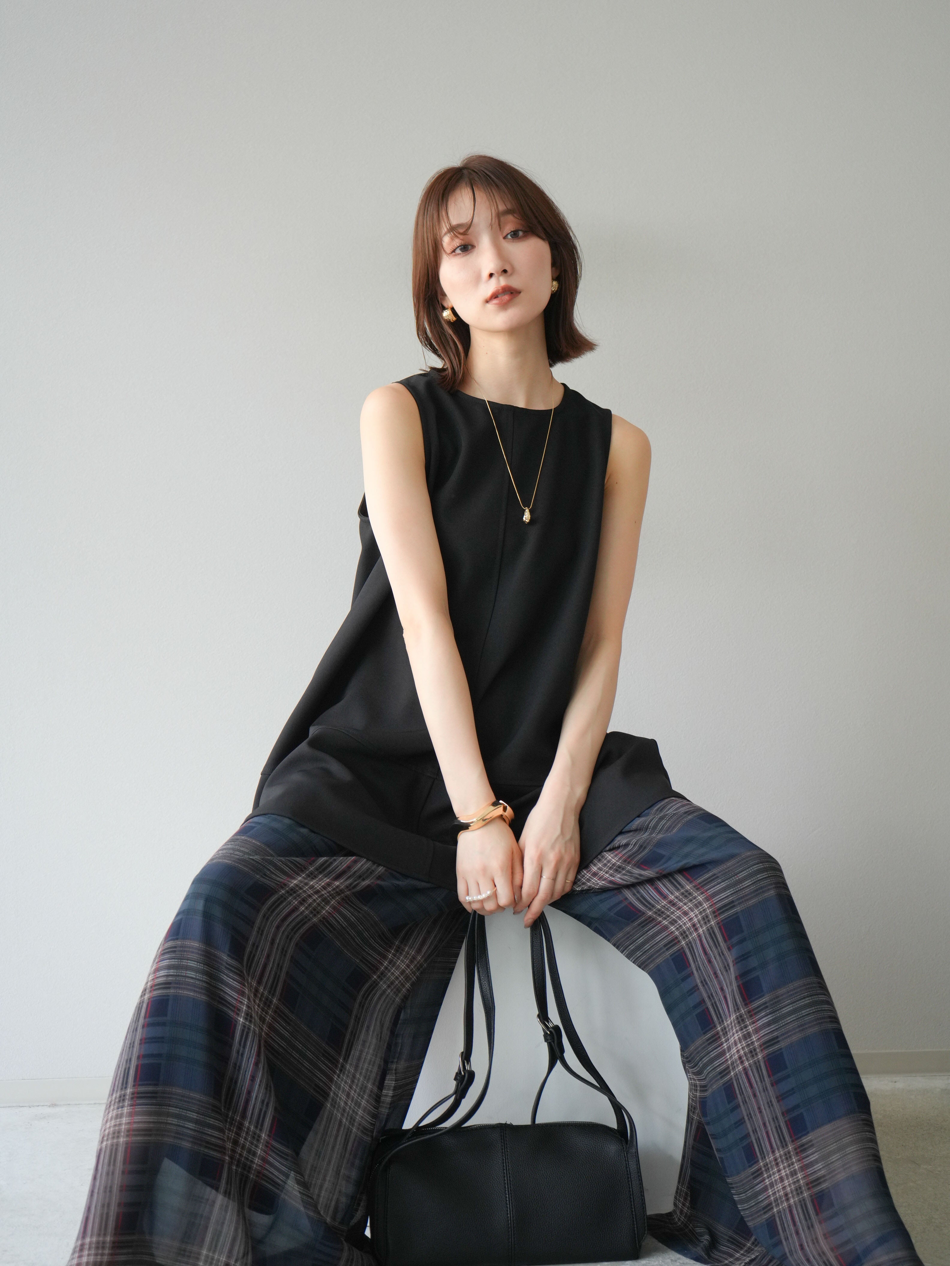 予約]フレアノースリーチュニック/ブラック – Lumier