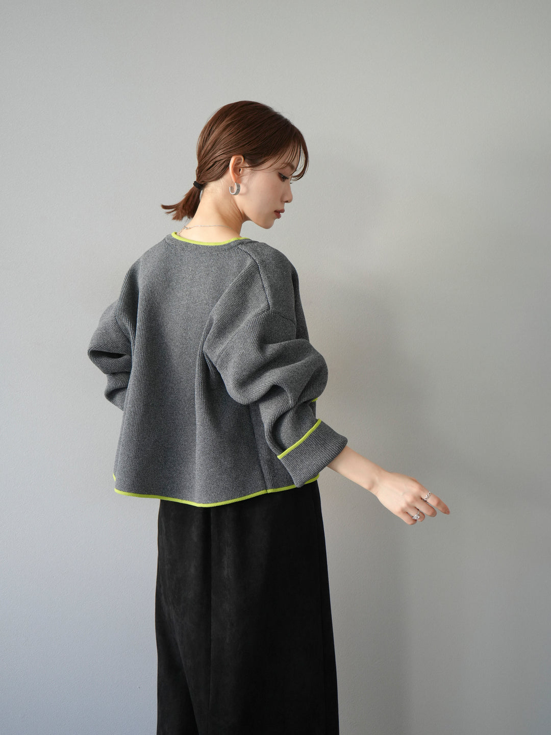 [予約]ポリエステル配色クルーネックカーディガン/チャコール