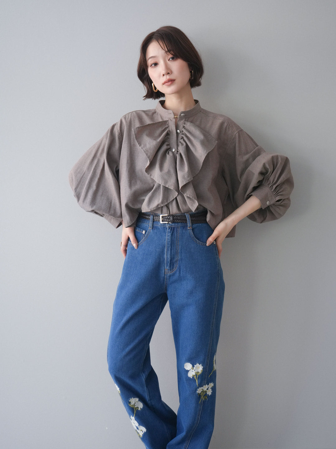 [SET]ラッフルフレアショートブラウス+フラワー刺繍ストレートデニム(2set)