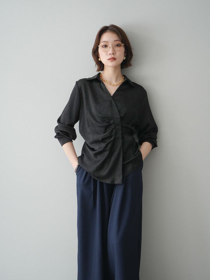 [予約]サイドギャザーアシンメトリーデザインサテンブラウス/black