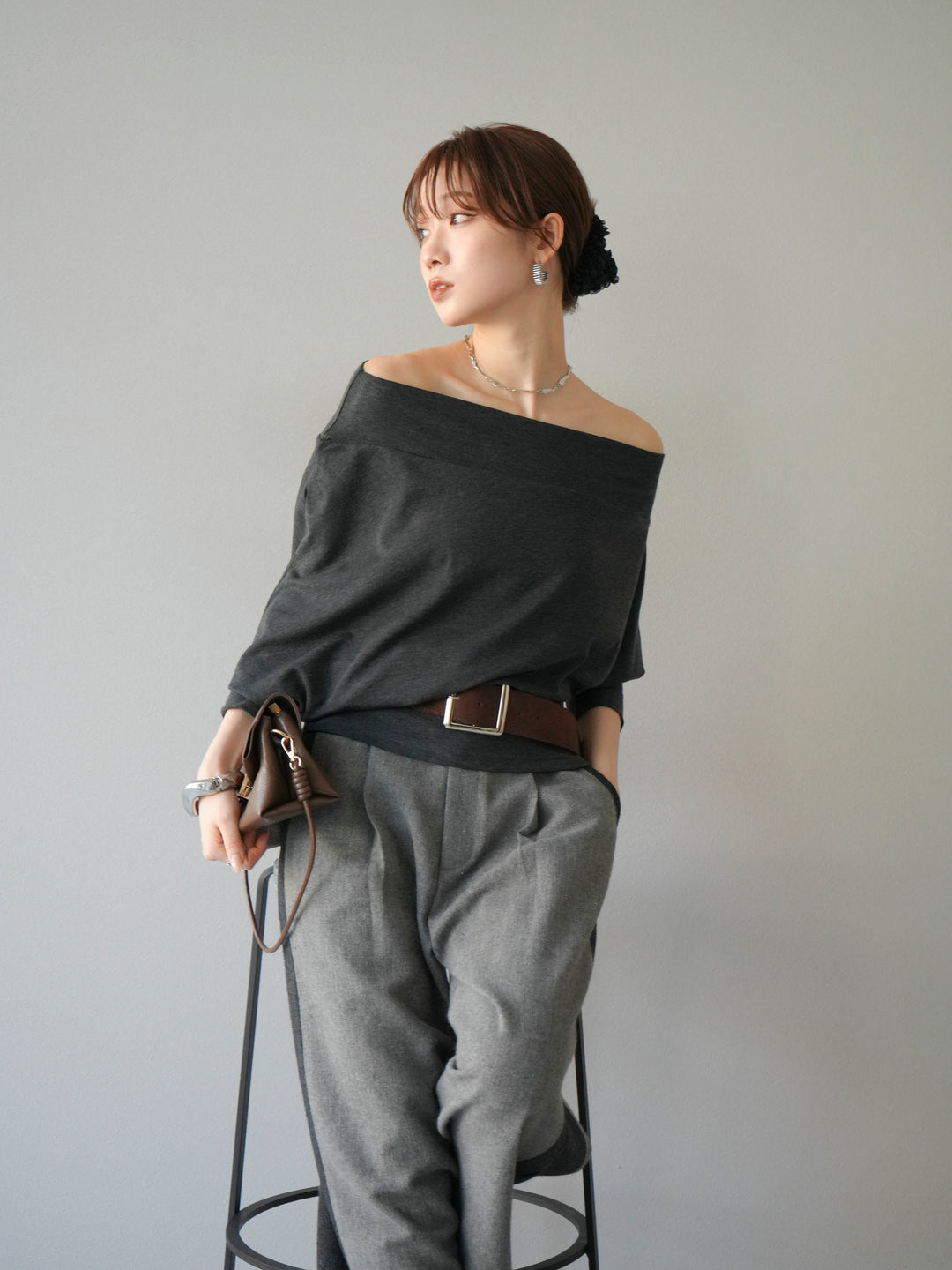 [予約]ベルト付オフショルカットソー/チャコール