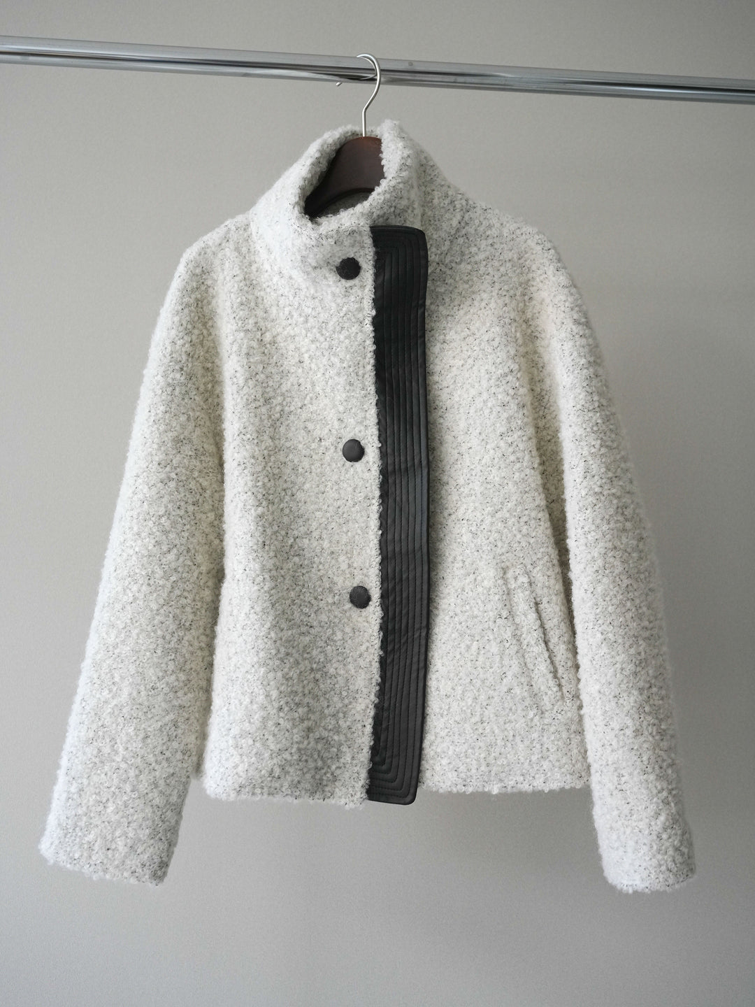 [SET]レザー切替ブークレブルゾン+袖ボタンボトルネックリブニットトップス+アニマル柄ベルト付きウールタッチワイドパンツ(3set)