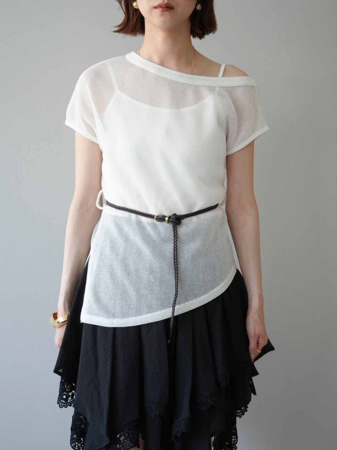 [予約]ベルト付アシメシアーニットトップス/white