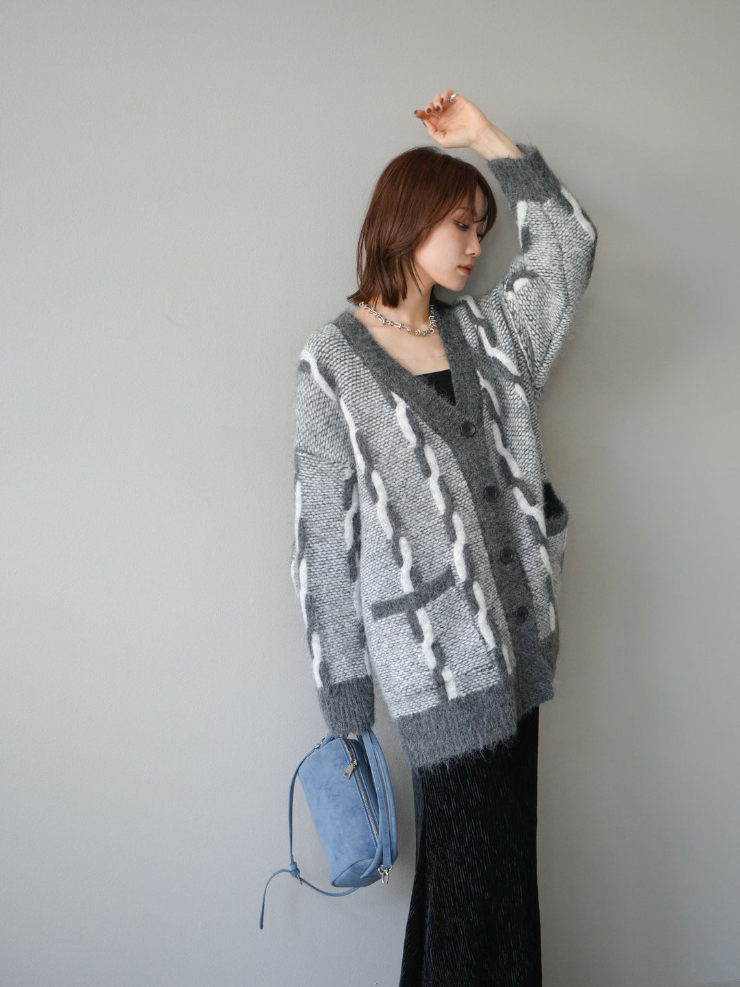 [SET]バイカラー編み込みデザインニットカーディガン+ベロアプリーツナロースカート(2set)