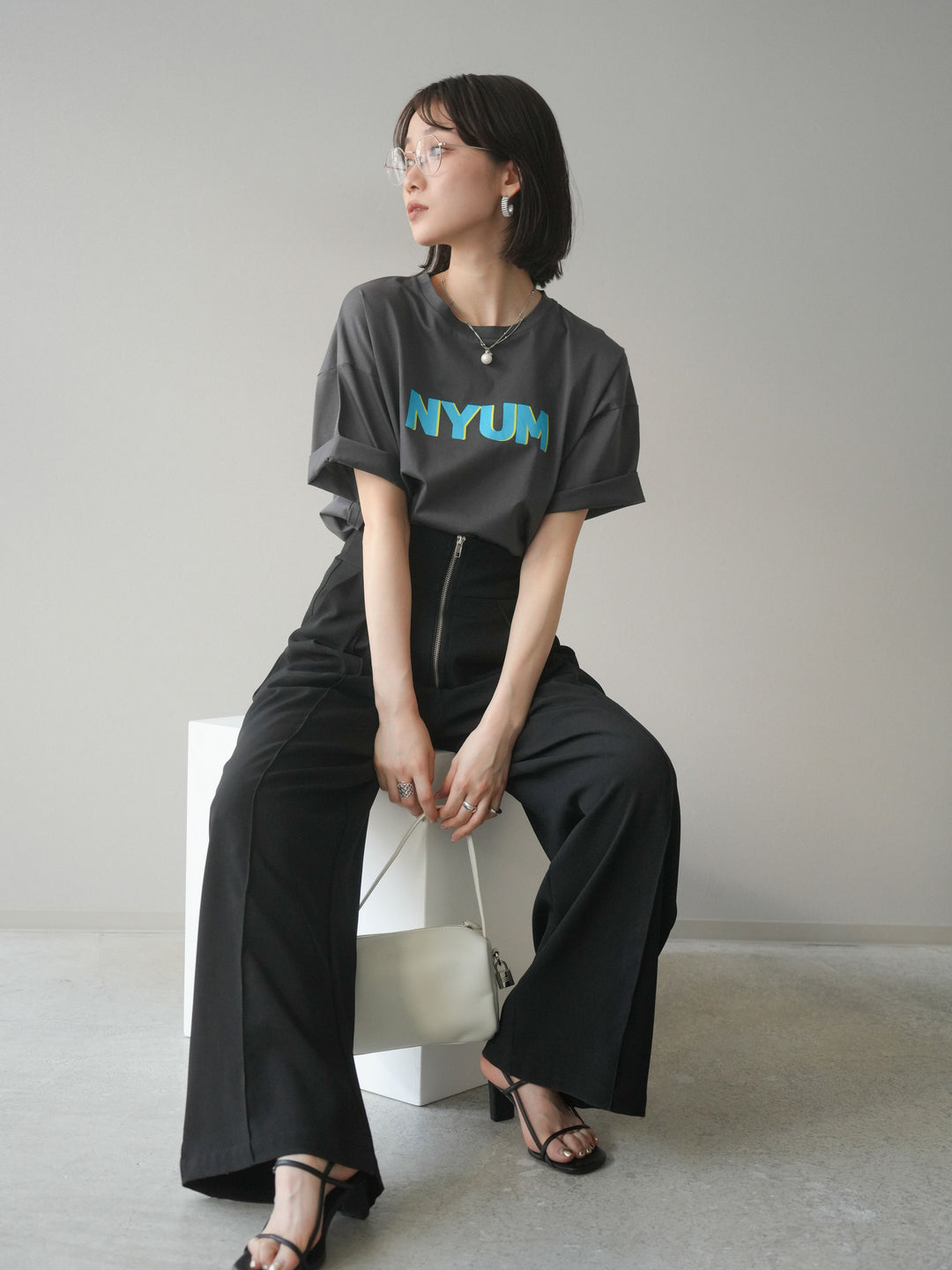 [預訂]“NYUM”標誌印花乾爽觸感棉質T卹/炭灰色