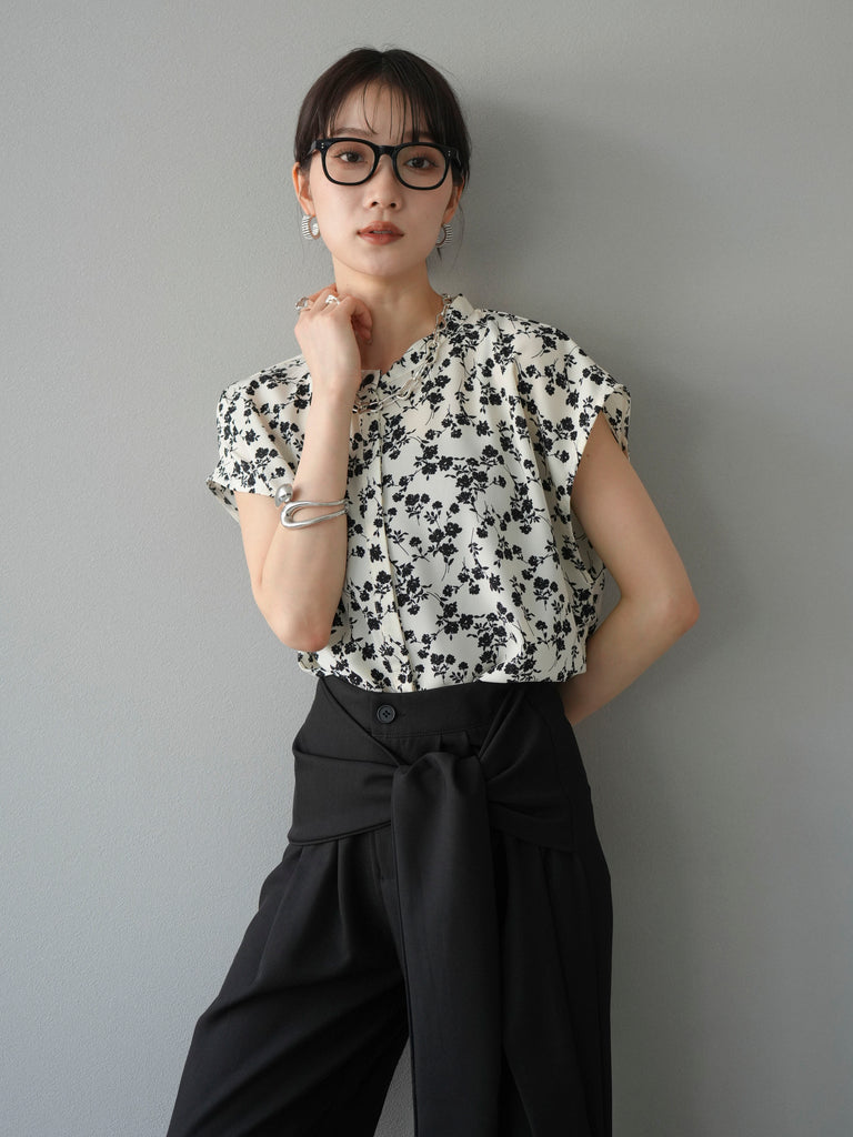 予約]フラワープリントフレンチスリーブブラウス/アイボリー – Lumier