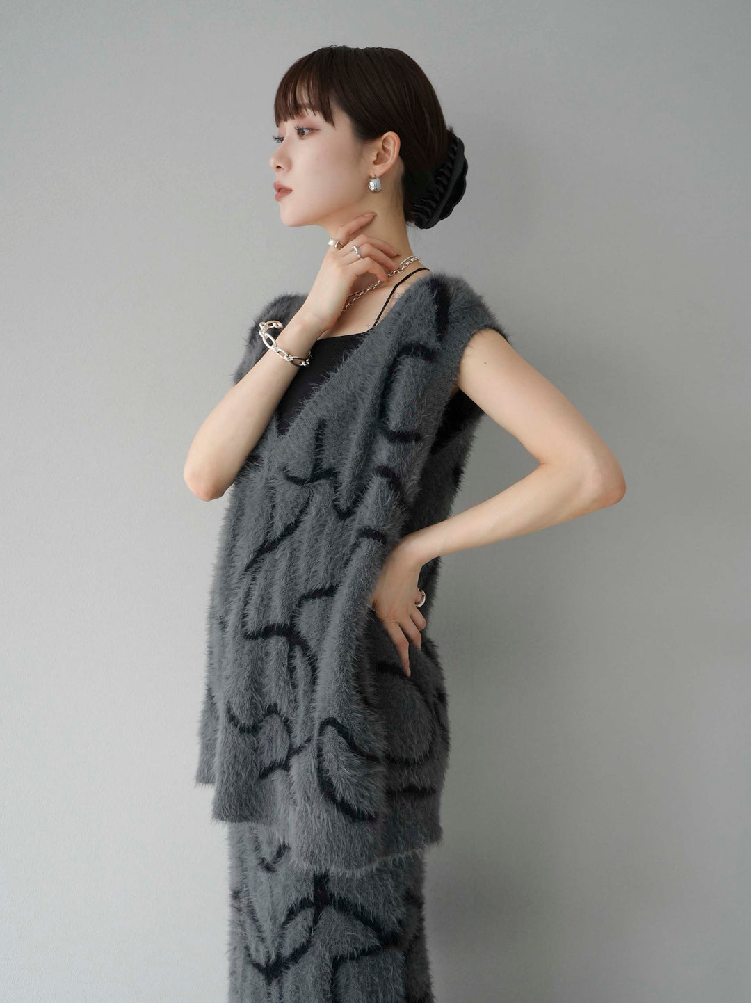 [SET] 線狀毛絨針織背心 + 線狀毛絨針織裙 (2套)