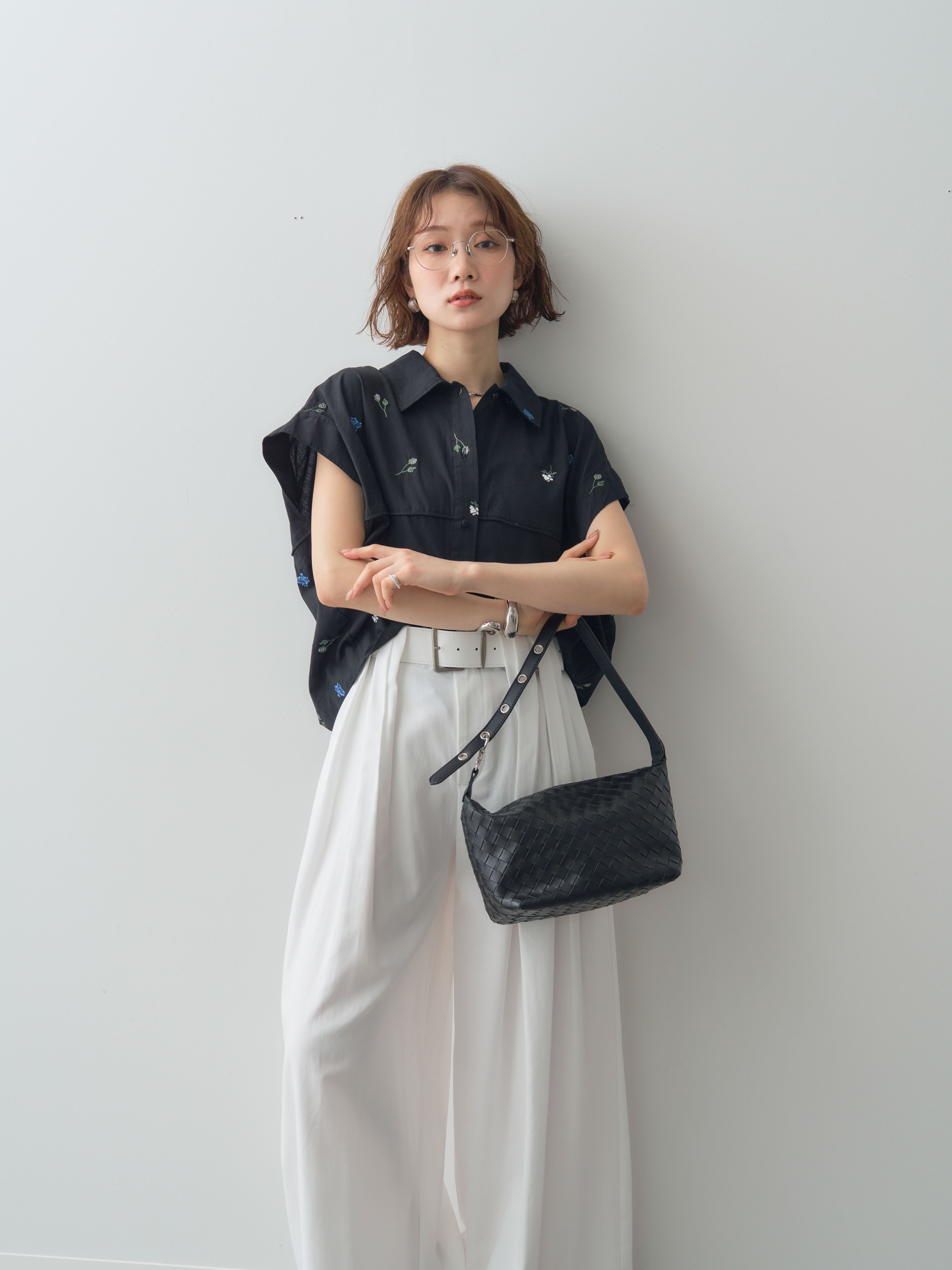 予約]フラワー刺繍ランタンノースリシャツ//black – Lumier