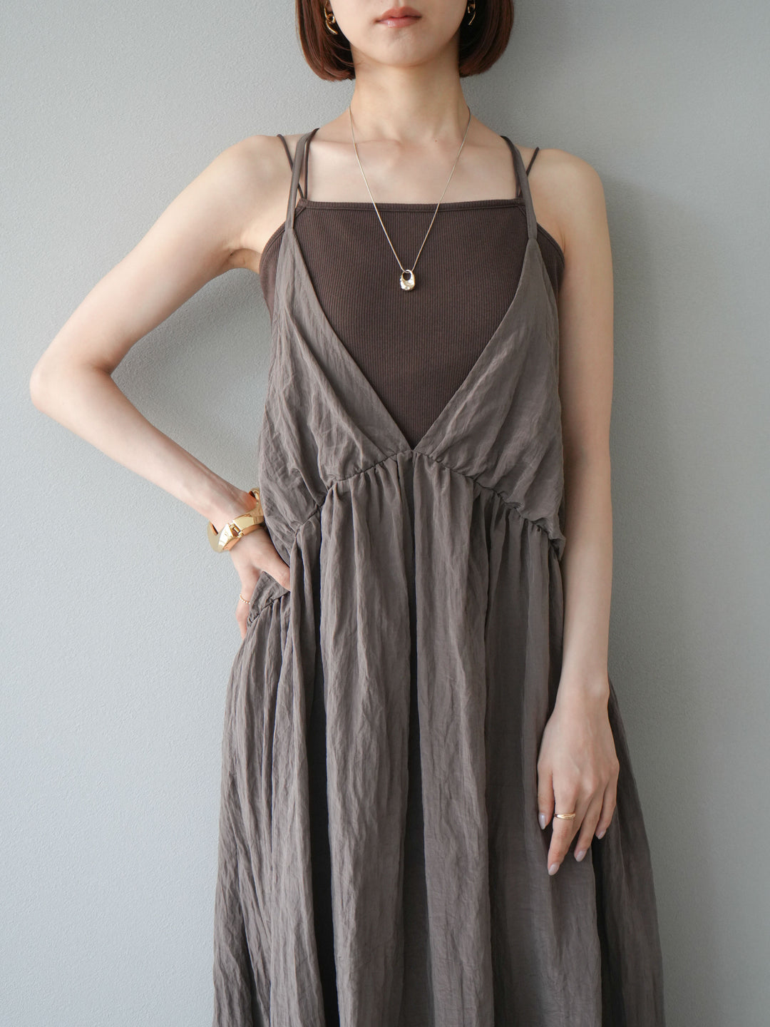 [予約]シボ加工シャイニーキャミワンピース/ブラウン