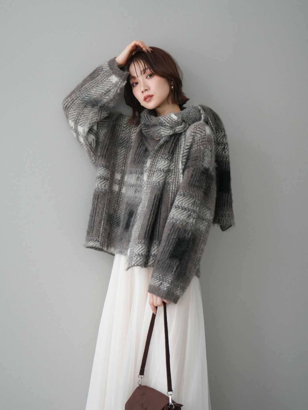 [予約]ストール付シャギーチェックニットプルオーバー/brown