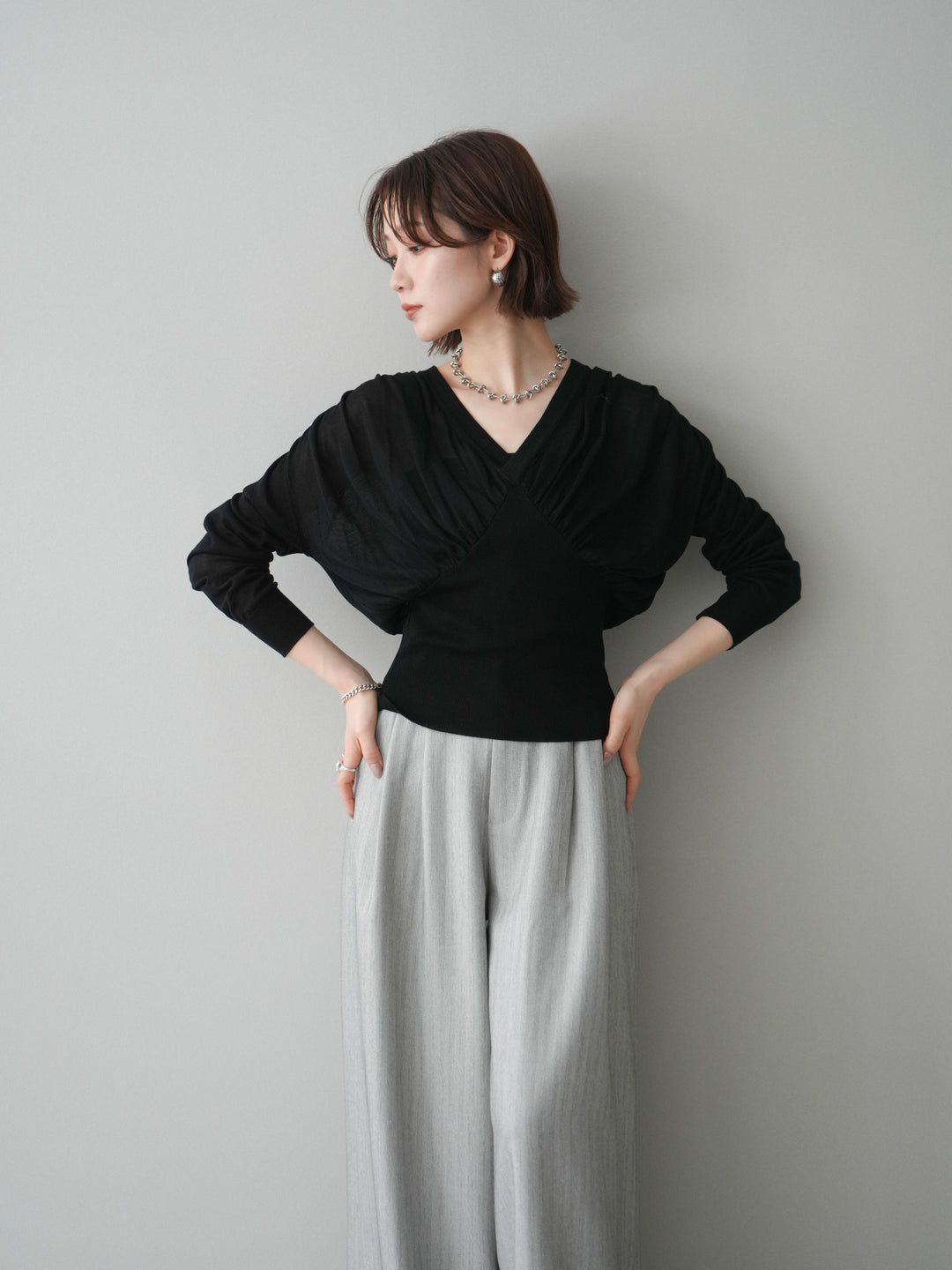[予約]サイドギャザーVネックニットプルオーバー/black