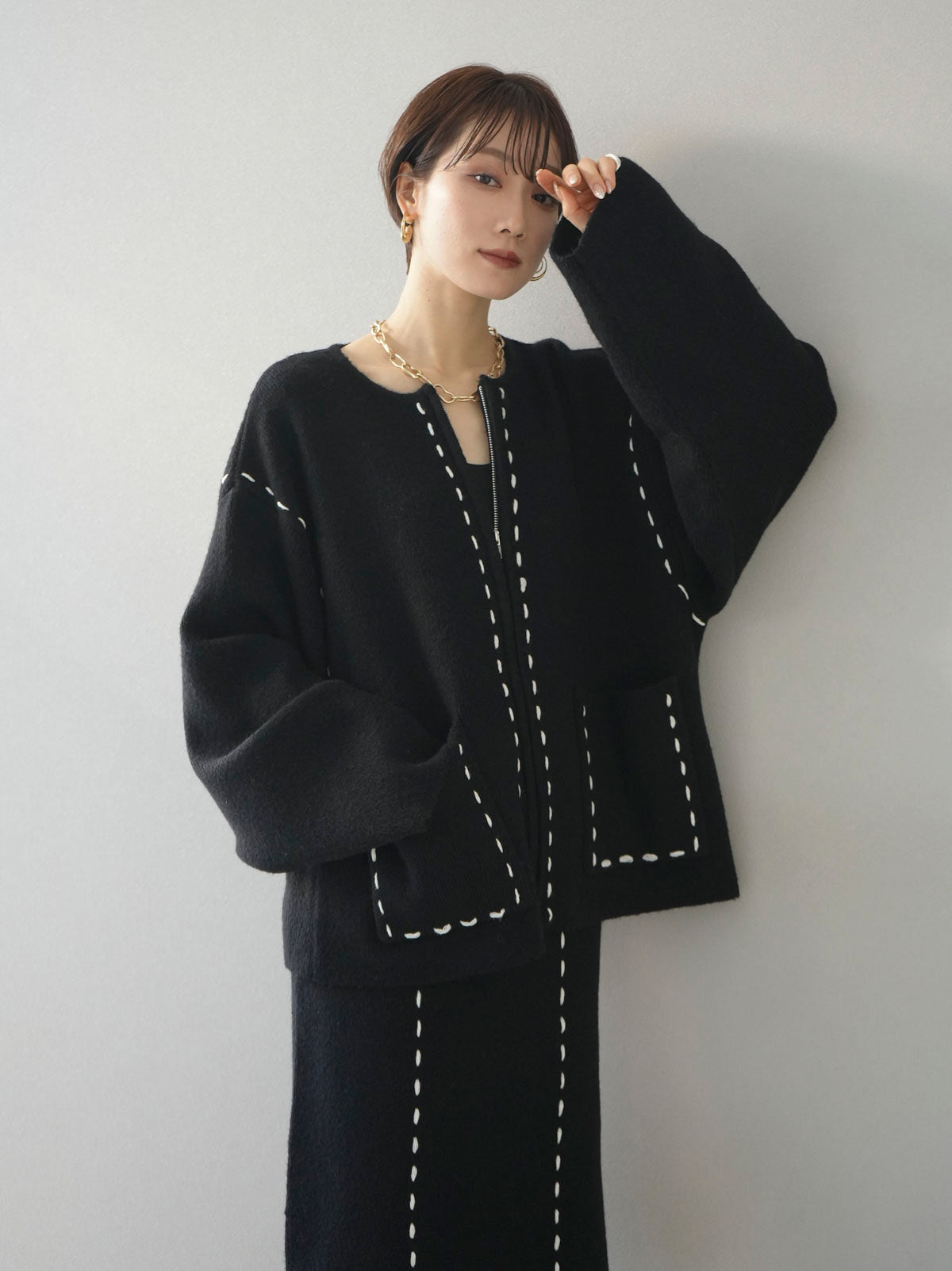 刺繍デザイン ブラック 長袖カーディガン Java カーディガン ジャバコラボ」着まわし自在のベーシックデザイン