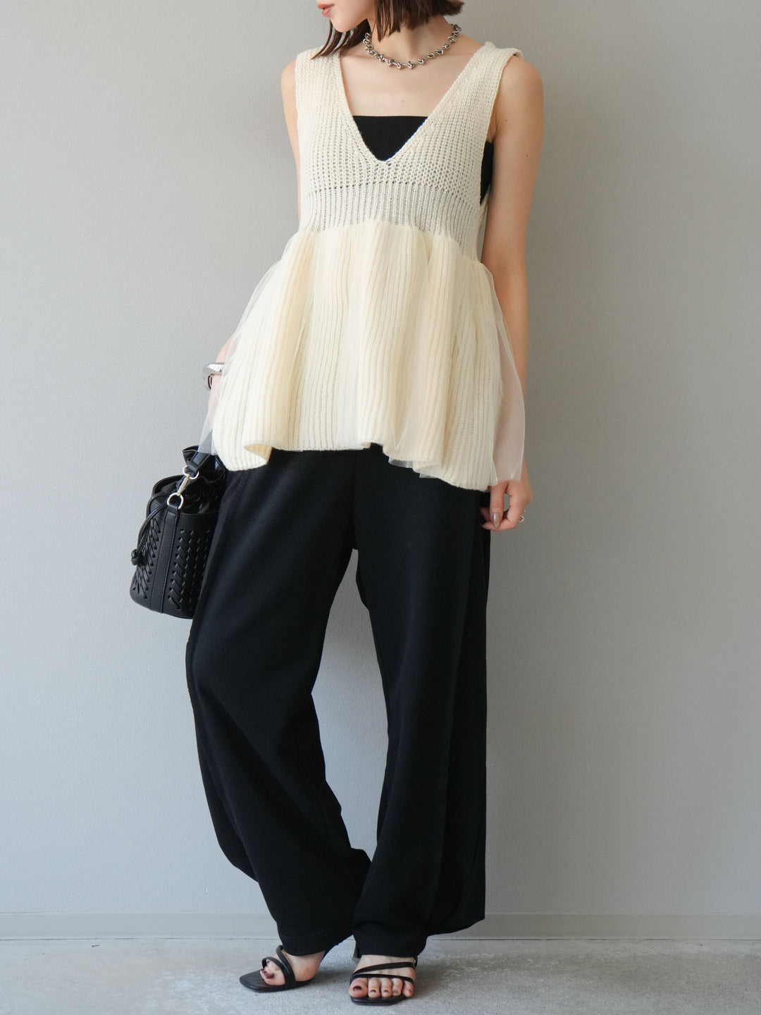 [SET] 薄紗層疊荷葉邊針織背心 + 兩用設計運動褲（2 件組）