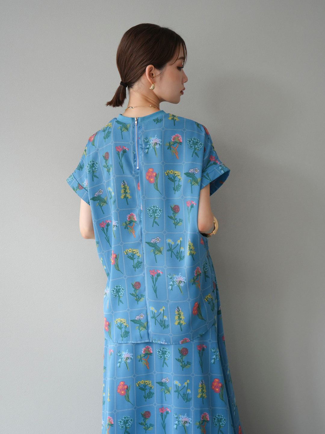 [予約]パッチワークフラワープリントプルオーバー/ブルー