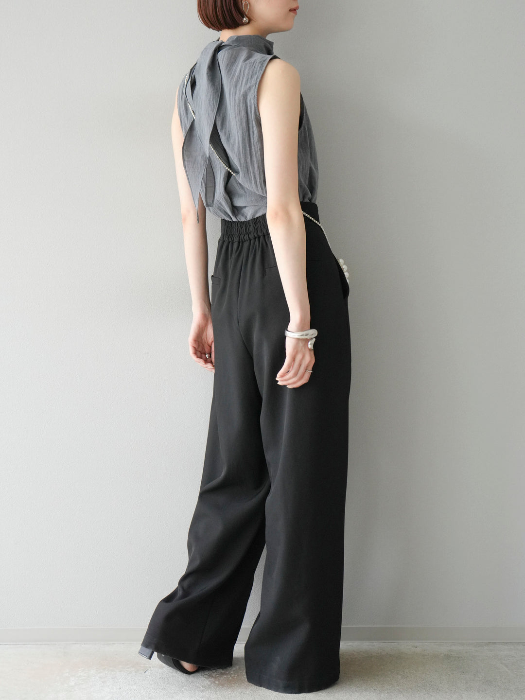 [SET] 後繫帶無袖上衣 + 拉鍊褶襉寬褲 (2 套)