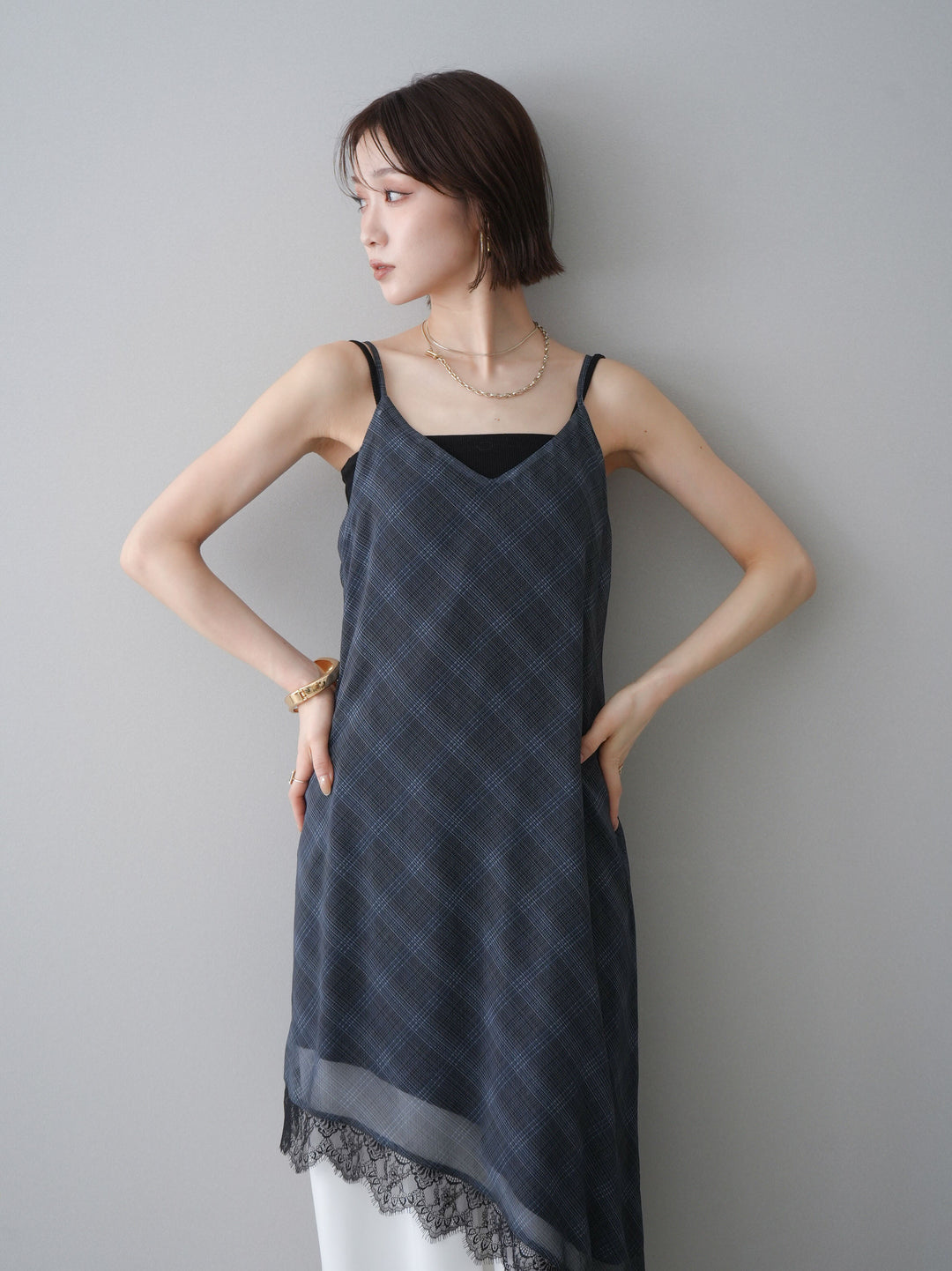[予約]アシンメトリーチェック柄レースキャミソール/black