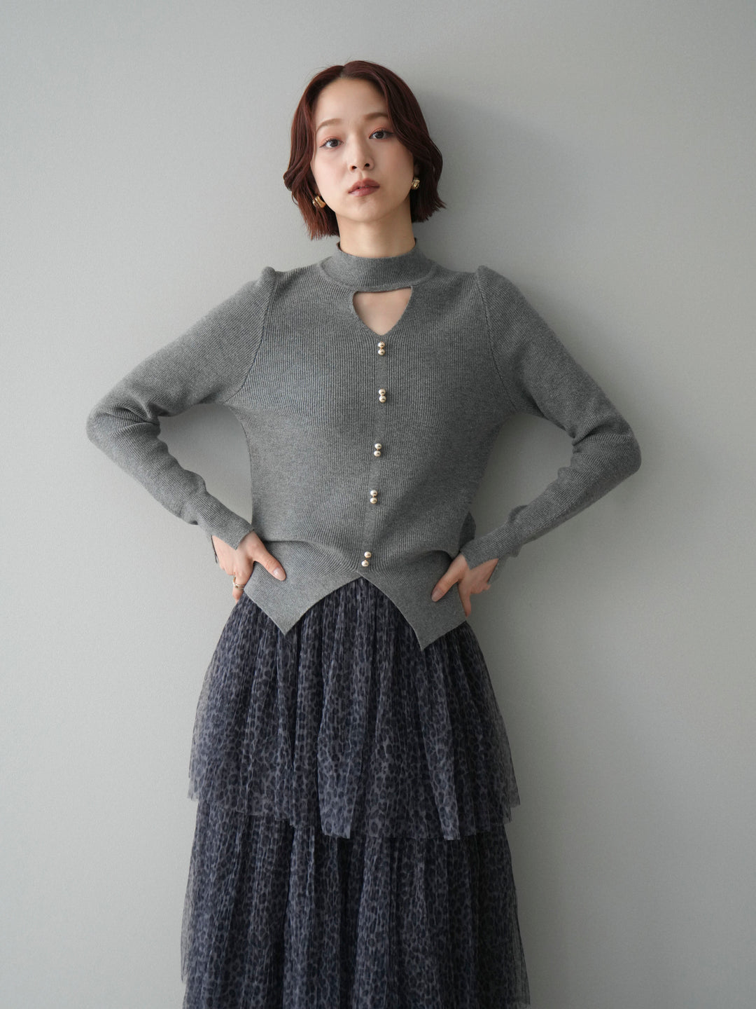 [予約]チョーカーデザインボタンリブニットトップス/gray