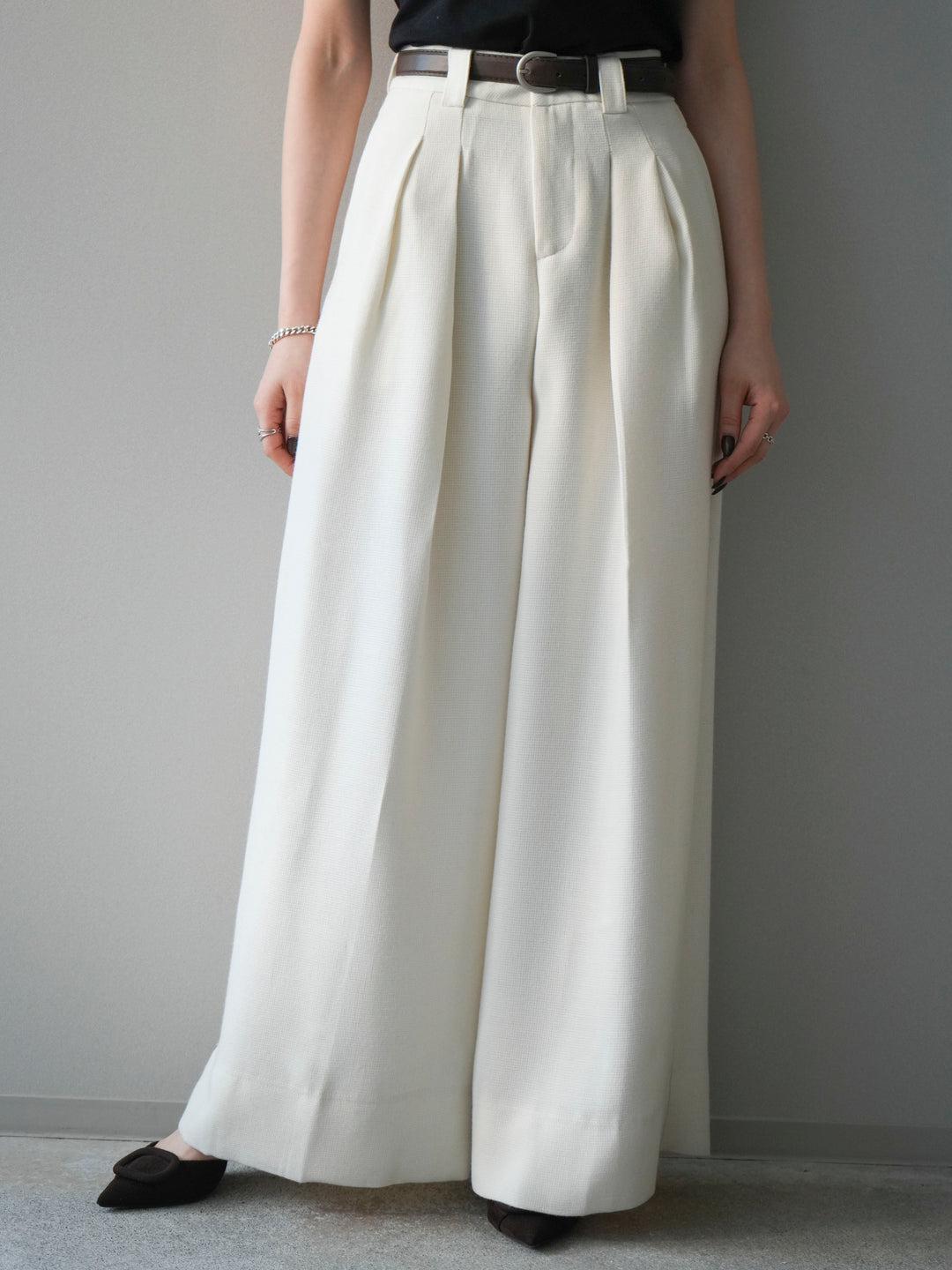 [予約]ウールタッチベルト付ワイドパンツ/offwhite