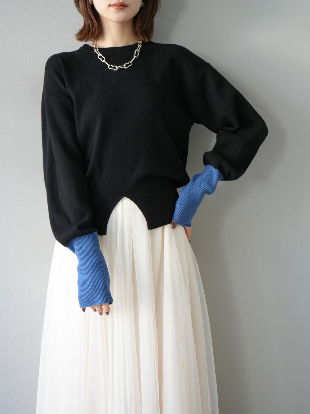[予約]袖配色フロントスリットニットプルオーバー/ブラック