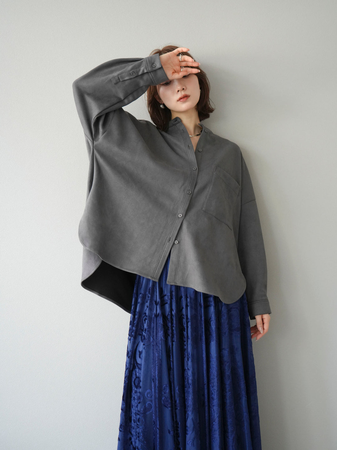 [SET]スエードバンドカラーオーバーシャツ+アンティーク柄フロッキーマキシスカート(2set)