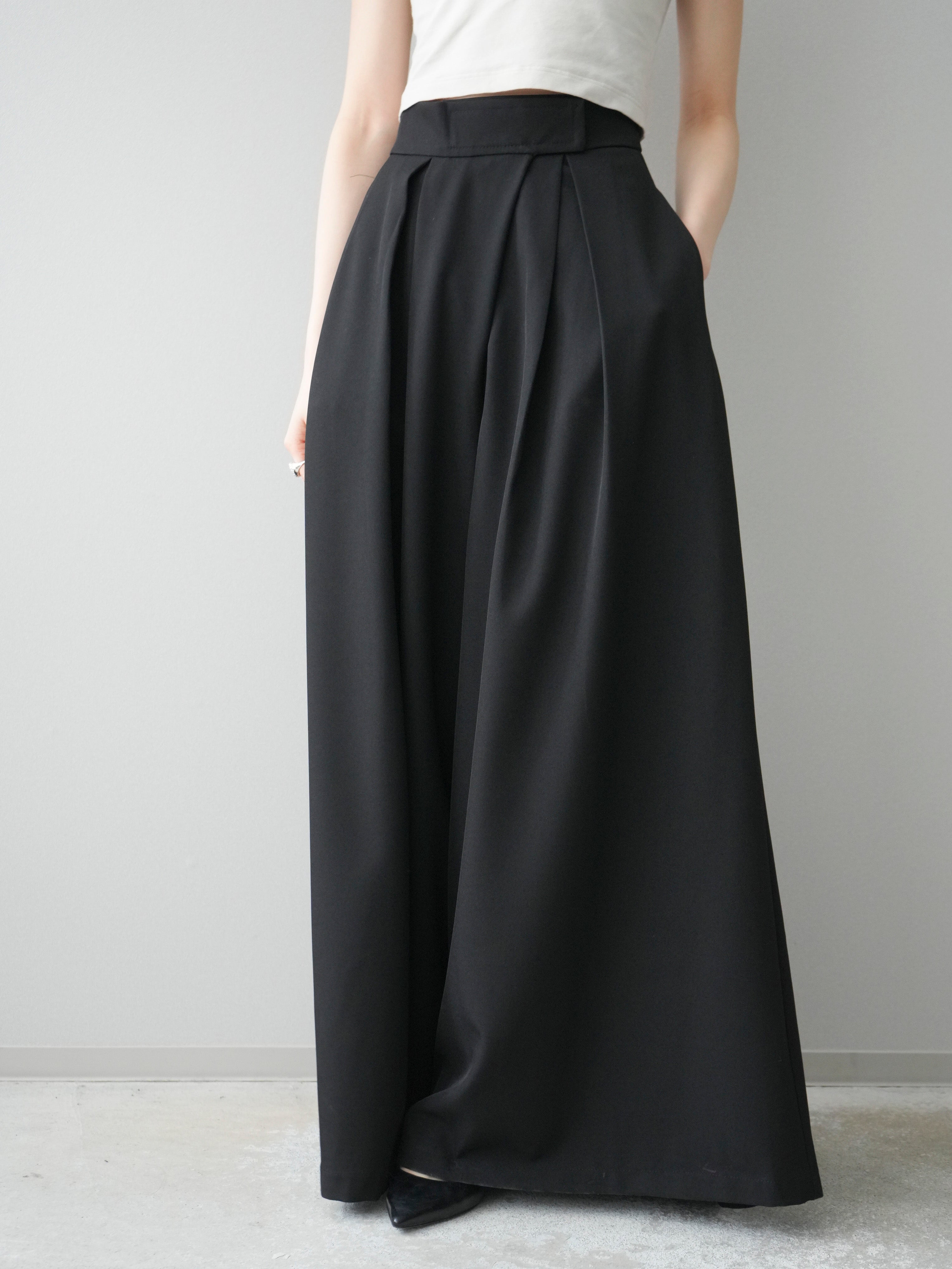 予約]テープベルトタックバギーパンツ/black – Lumier