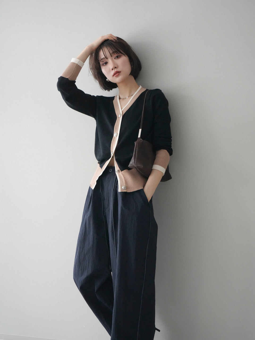 [予約]デザインボタン配色Vネックニットカーディガン/black