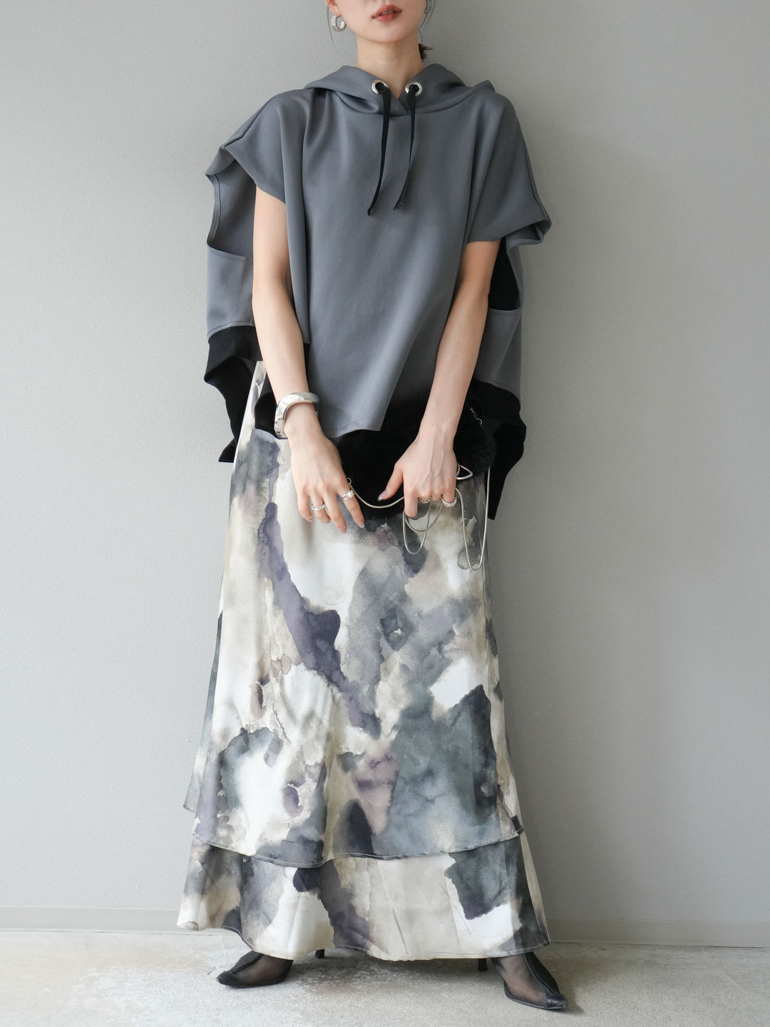 [予約]アシンメトリードルマンバックZIPフーディー/チャコール